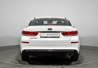 Подержанный автомобиль Kia Optima Sedan 2019 года (6 фото)
