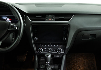 Подержанный автомобиль Skoda Octavia Liftback 2019 года (14 фото)