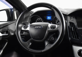 Подержанный автомобиль Ford Focus Sedan 2012 года (14 фото)