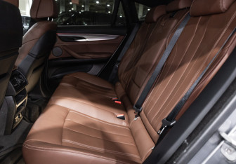 Подержанный автомобиль BMW X6 2017 года (12 фото)
