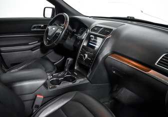 Подержанный автомобиль Ford Explorer 2018 года (15 фото)