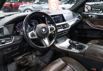 Подержанный автомобиль BMW X5 2020 года (21 фото)