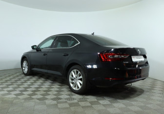 Подержанный автомобиль Skoda Superb Liftback 2019 года (8 фото)