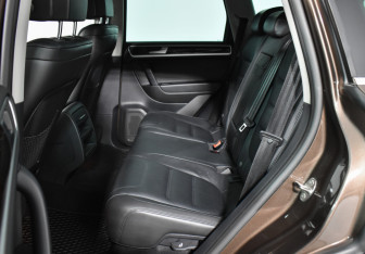 Подержанный автомобиль Volkswagen Touareg 2014 года (11 фото)