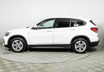 Подержанный автомобиль BMW X1 2019 года (8 фото)