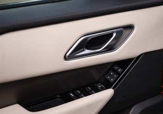 Подержанный автомобиль Land Rover Range Rover Velar 2020 года (26 фото)