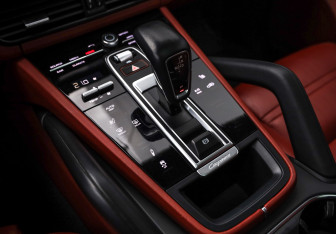 Подержанный автомобиль Porsche Cayenne 2019 года (23 фото)