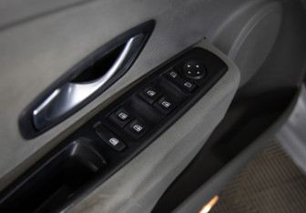 Подержанный автомобиль Renault Megane Hatchback 2011 года (18 фото)