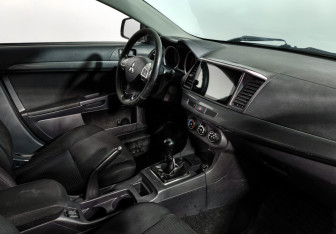 Подержанный автомобиль Mitsubishi Lancer Sedan 2009 года (13 фото)