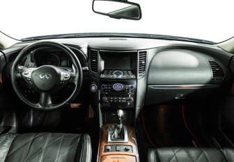 Подержанный автомобиль Infiniti FX 2013 года (13 фото)