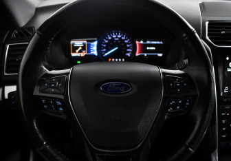 Подержанный автомобиль Ford Explorer 2018 года (20 фото)