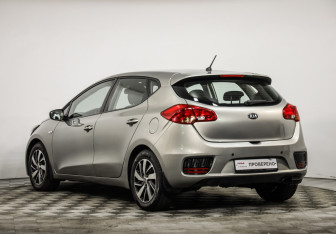 Подержанный автомобиль Kia Ceed Hatchback 2015 года (7 фото)