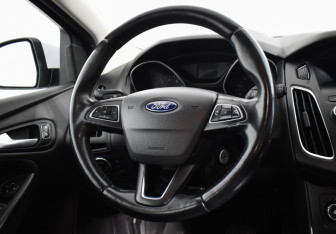 Подержанный автомобиль Ford Focus Hatchback 2017 года (14 фото)