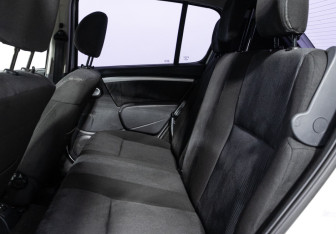 Подержанный автомобиль Renault Sandero 2011 года (10 фото)