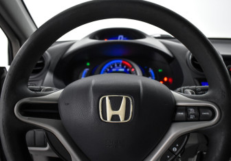 Подержанный автомобиль Honda Insight Hatchback 2009 года (17 фото)