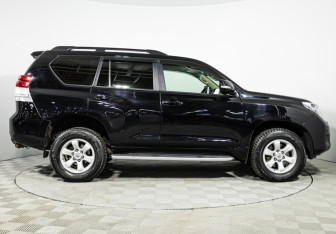 Подержанный автомобиль Toyota Land Cruiser Prado 2009 года (4 фото)