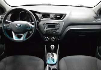 Подержанный автомобиль Kia Rio Hatchback 2014 года (14 фото)