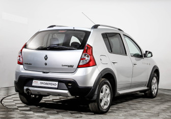Подержанный автомобиль Renault Sandero 2014 года (5 фото)