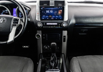 Подержанный автомобиль Toyota Land Cruiser Prado 2013 года (15 фото)