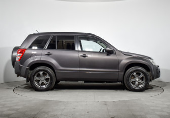 Подержанный автомобиль Suzuki Grand Vitara 2013 года (4 фото)
