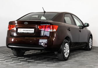 Подержанный автомобиль Kia Cerato Sedan 2009 года (5 фото)