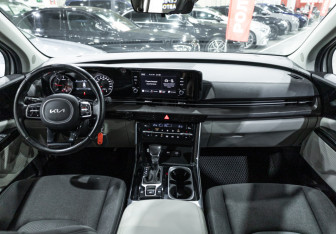 Подержанный автомобиль Kia Carnival 2021 года (13 фото)