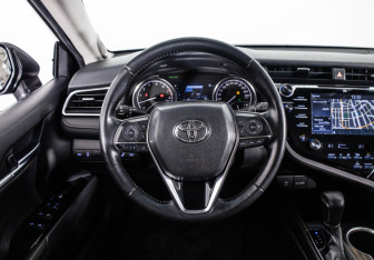 Подержанный автомобиль Toyota Camry Sedan 2018 года (10 фото)