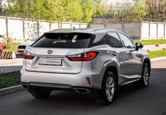 Подержанный автомобиль Lexus RX 2017 года (7 фото)