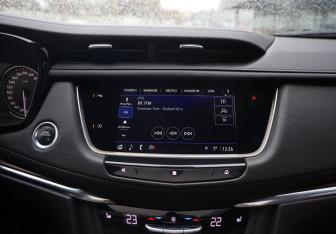 Подержанный автомобиль Cadillac XT5 2021 года (13 фото)