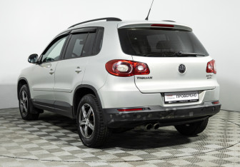 Подержанный автомобиль Volkswagen Tiguan 2011 года (7 фото)