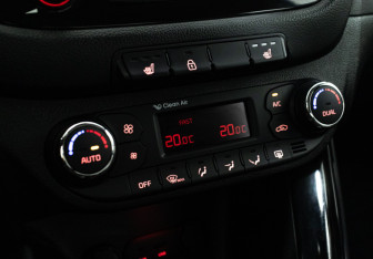 Подержанный автомобиль Kia Ceed Hatchback 2015 года (15 фото)