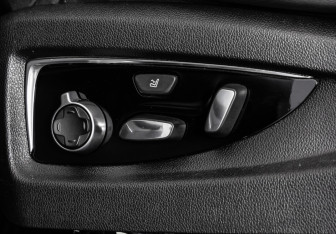 Подержанный автомобиль Cadillac Escalade Suv 2016 года (32 фото)