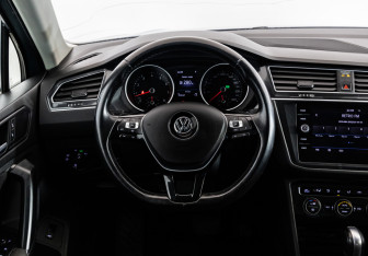 Подержанный автомобиль Volkswagen Tiguan 2020 года (11 фото)