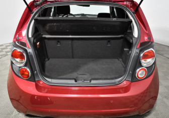 Подержанный автомобиль Chevrolet Aveo Hatchback 2013 года (18 фото)