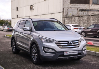 Подержанный автомобиль Hyundai Santa Fe 2012 года (5 фото)