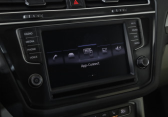 Подержанный автомобиль Volkswagen Tiguan 2017 года (14 фото)