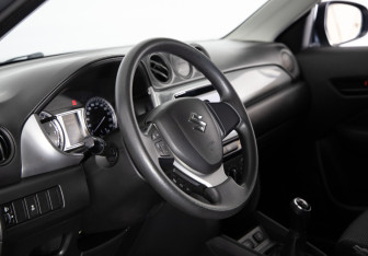 Подержанный автомобиль Suzuki Vitara 2015 года (13 фото)