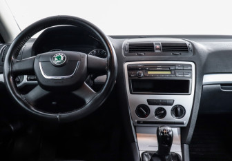 Подержанный автомобиль Skoda Octavia Liftback 2008 года (11 фото)