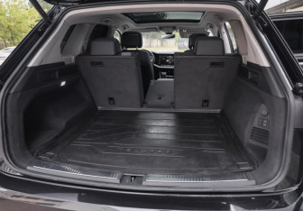 Подержанный автомобиль Volkswagen Touareg 2021 года (33 фото)