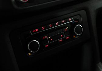 Подержанный автомобиль Volkswagen Amarok 2013 года (16 фото)