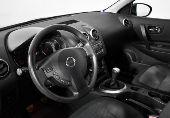Подержанный автомобиль Nissan Qashqai 2013 года (9 фото)