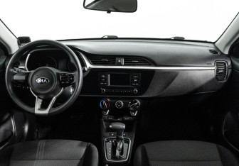 Подержанный автомобиль Kia Rio Sedan 2021 года (13 фото)
