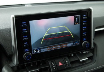 Подержанный автомобиль Toyota RAV4 2020 года (17 фото)