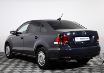 Подержанный автомобиль Volkswagen Polo Sedan 2017 года (7 фото)