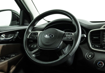 Подержанный автомобиль Kia Sorento 2019 года (15 фото)