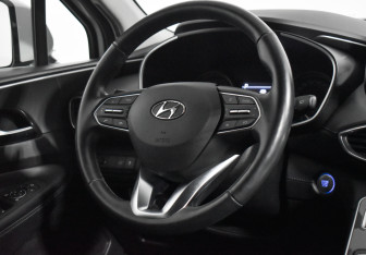 Подержанный автомобиль Hyundai Santa Fe 2022 года (16 фото)