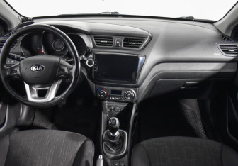 Подержанный автомобиль Kia Rio Hatchback 2014 года (13 фото)