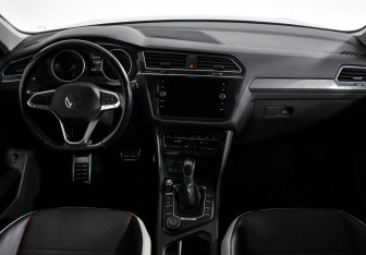 Подержанный автомобиль Volkswagen Tiguan 2021 года (13 фото)