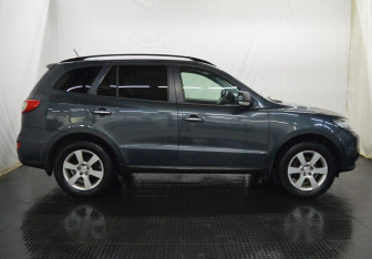 Подержанный автомобиль Hyundai Santa Fe 2011 года (4 фото)