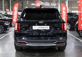 Подержанный автомобиль Kia Sorento 2021 года (10 фото)